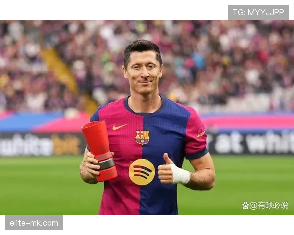 莱万多夫斯基巴萨百球成就解析
